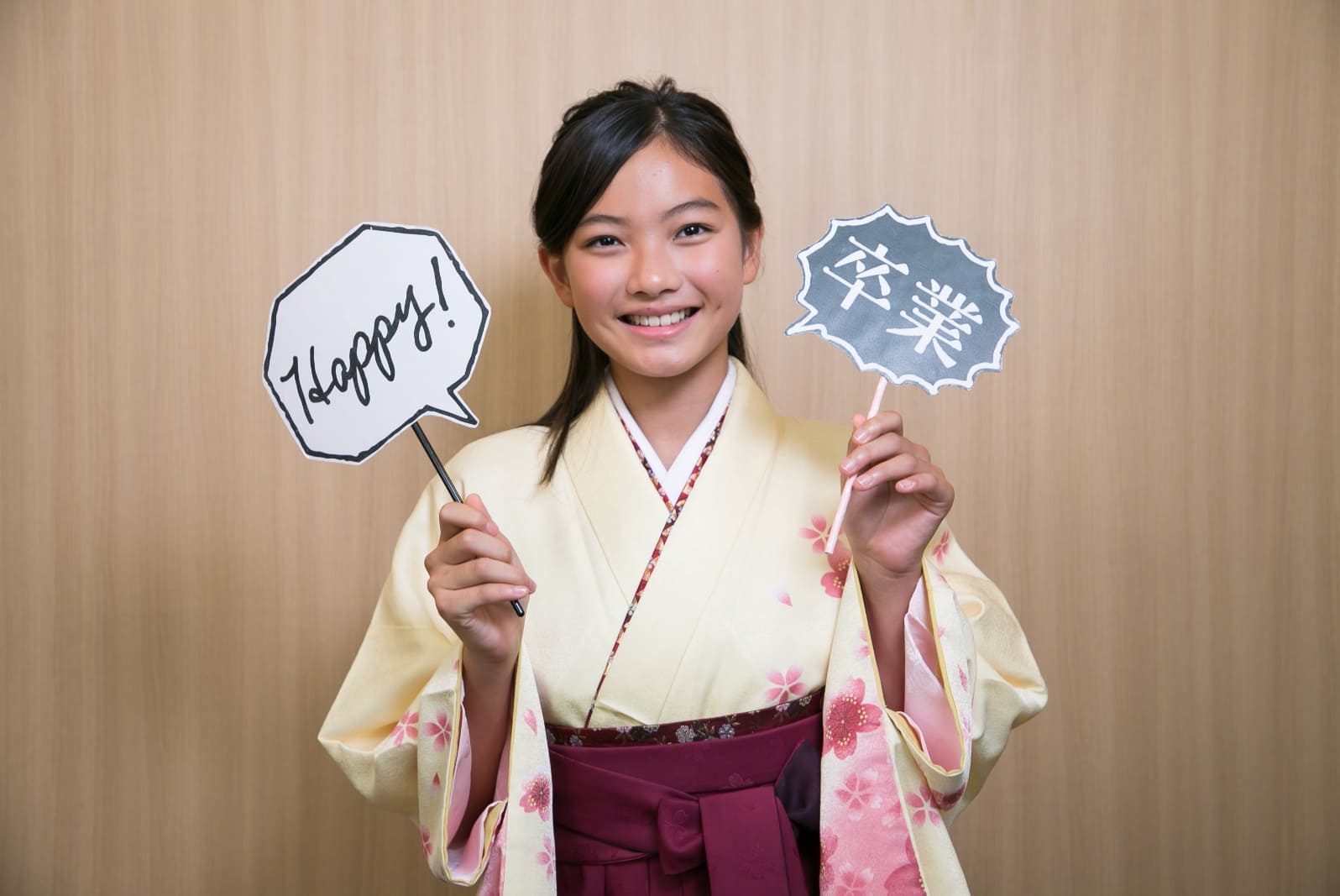 小学生の袴に似合う髪型とは？簡単に作れる人気ヘアアレンジ特集 | 袴